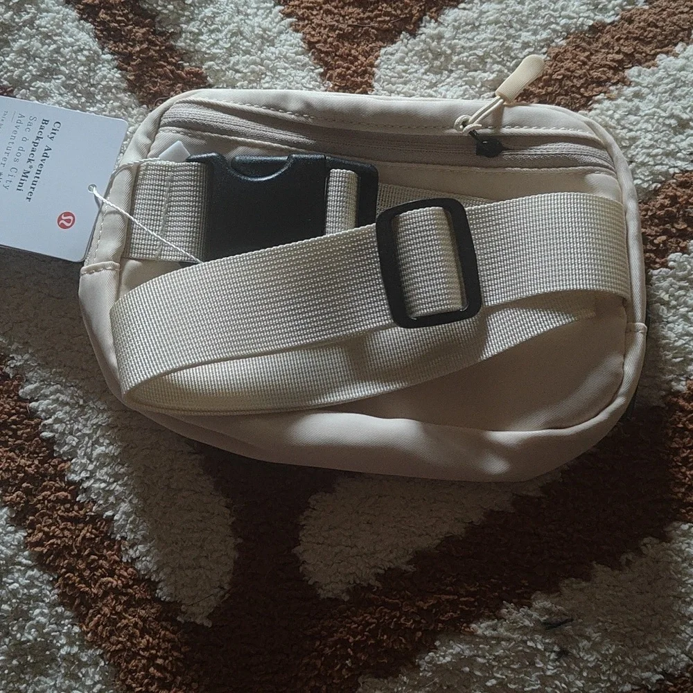 Fashion rep Lululemon belt bag nwt - Picture 2 of 9